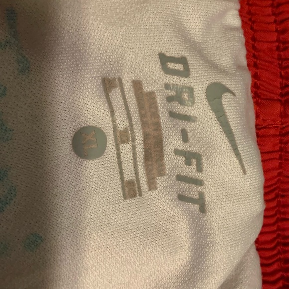 Red Nike tempos - Picture 6 of 7